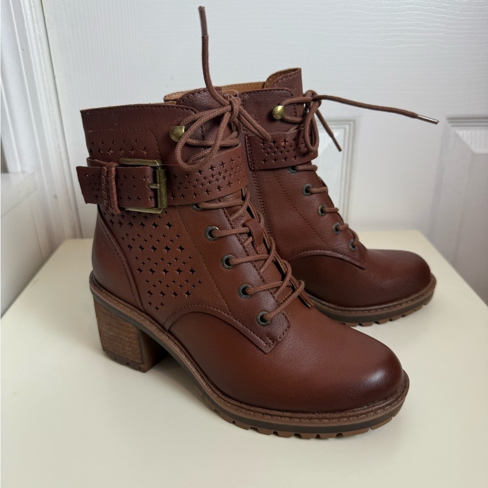 ZODIAC Gemma Perforated brown women bootie/size 6